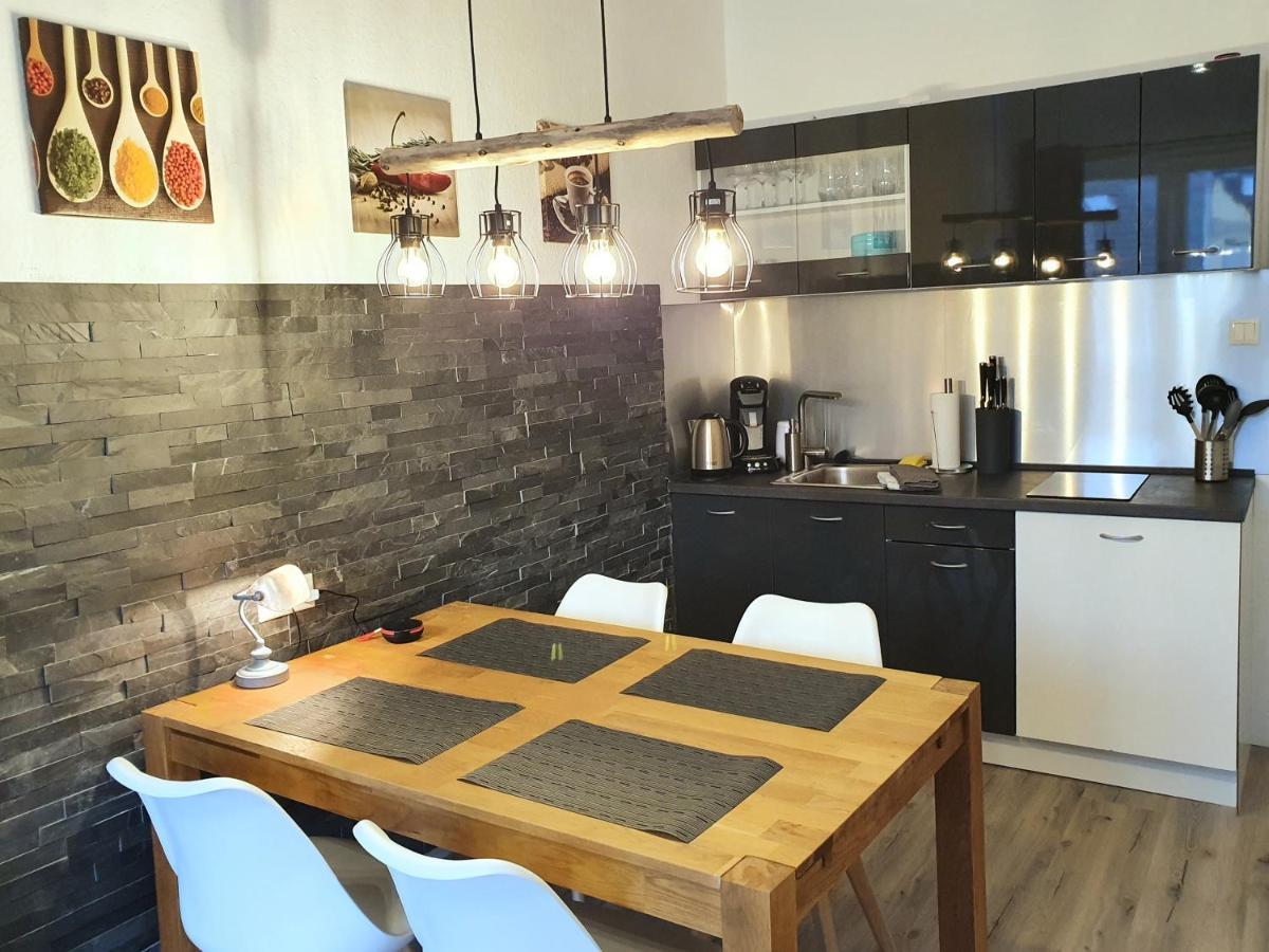 Moderne Wohlfühloase Zentral In Seenähe - Kostenfreie Minibar, Selbstfrühstück, Pillow Menu, Smart Home, 55 Smart Tvs, Netflix, Disneyplus Uvm Wetter (Ruhr)